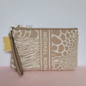 MICHAEL KORS Jet Set Charm Signature Logo Wristlet/Pouch- Camel Multi ⭐